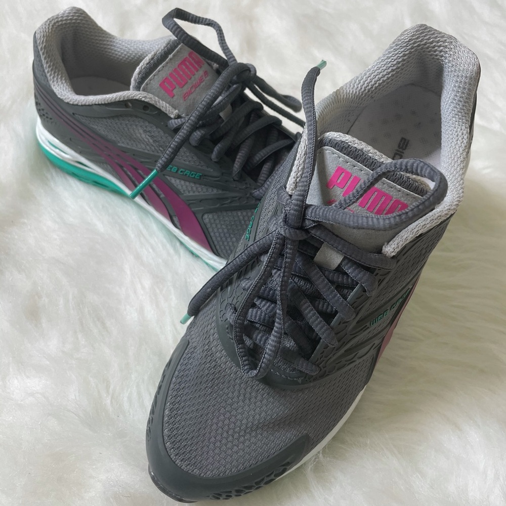 Excellent condition worn once Puma sneaker size 6